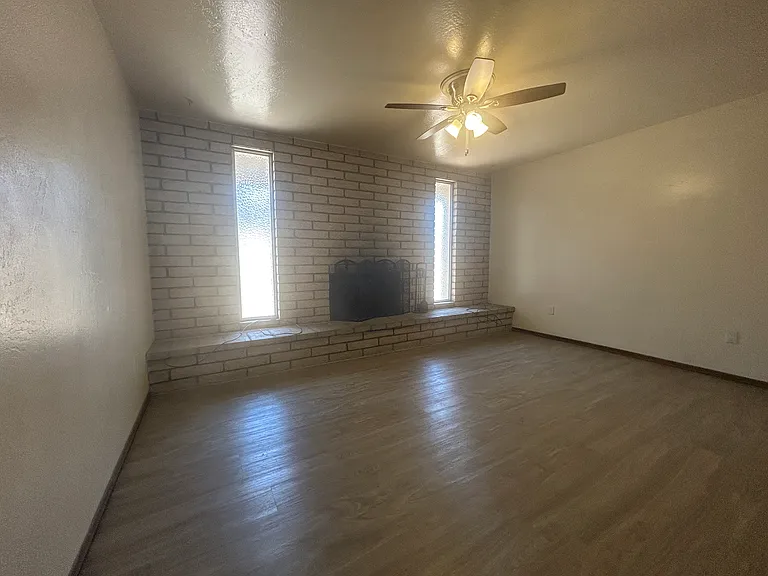 2141 E Manhatton Dr — Photo 10