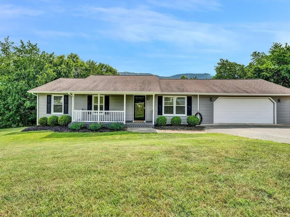 7974 Forest Edge Dr, Roanoke, VA 24018