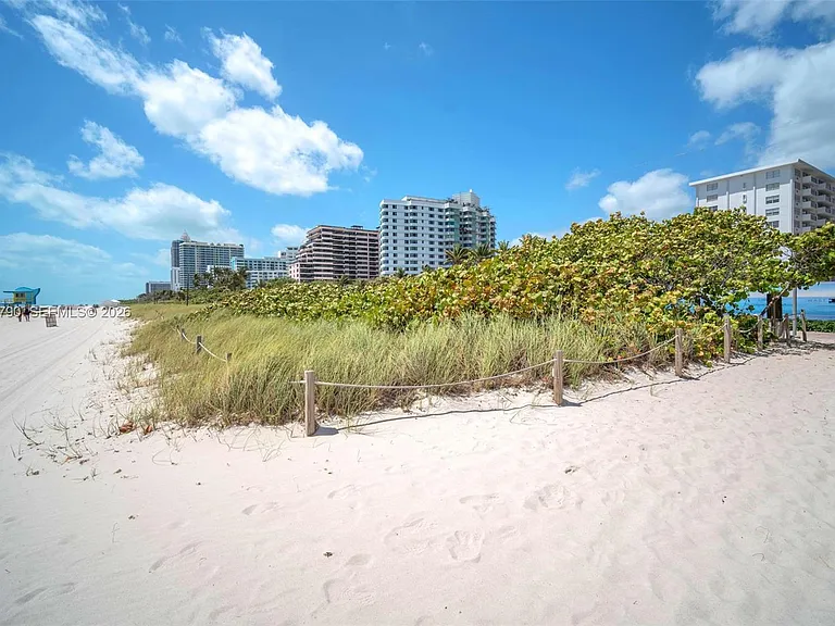 5313 Collins Ave #204 — Photo 27