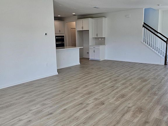 4th image of 213 FARMFIELD Drive #136