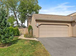 830 Oak Hill Rd, Lake Barrington, IL 60010