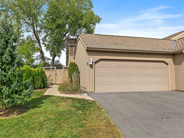 830 Oak Hill Rd, Lake Barrington, IL 60010