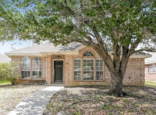 1406 Stella Dr, Lewisville, TX 75067