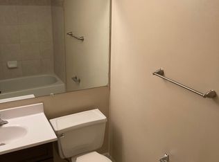 421 Hallmark Ln, Bolingbrook, IL 60440