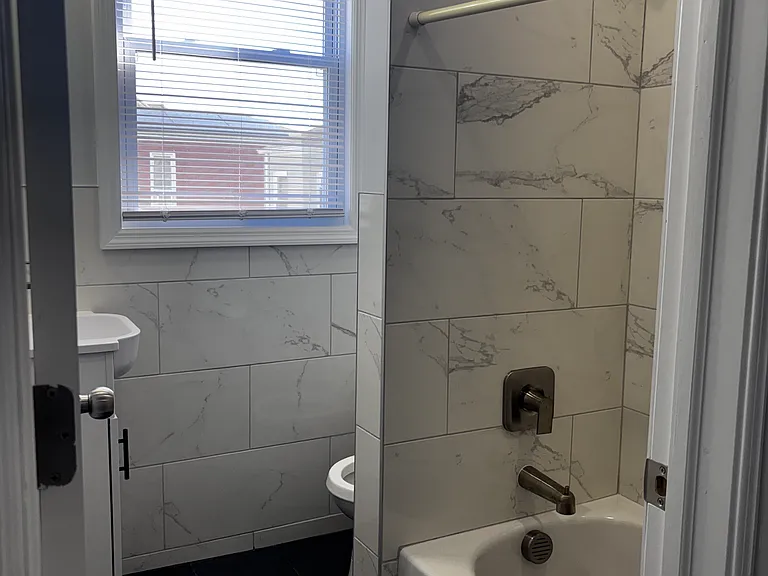 731 Elm St #2R — Photo 2
