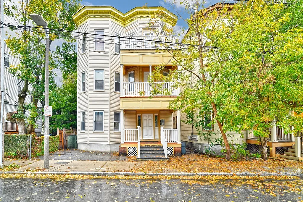 4 bed, 900 sqft, $3,600 — Photo 1