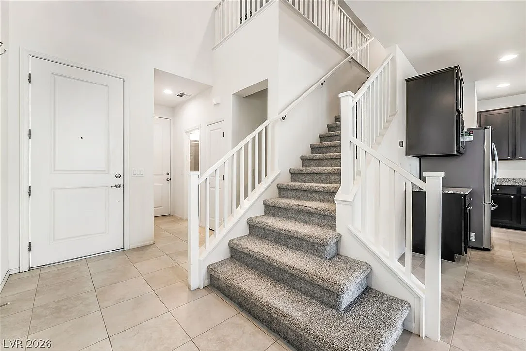 5 bed, 3.0 bath, 2376 sqft, $2,850 — Photo 4