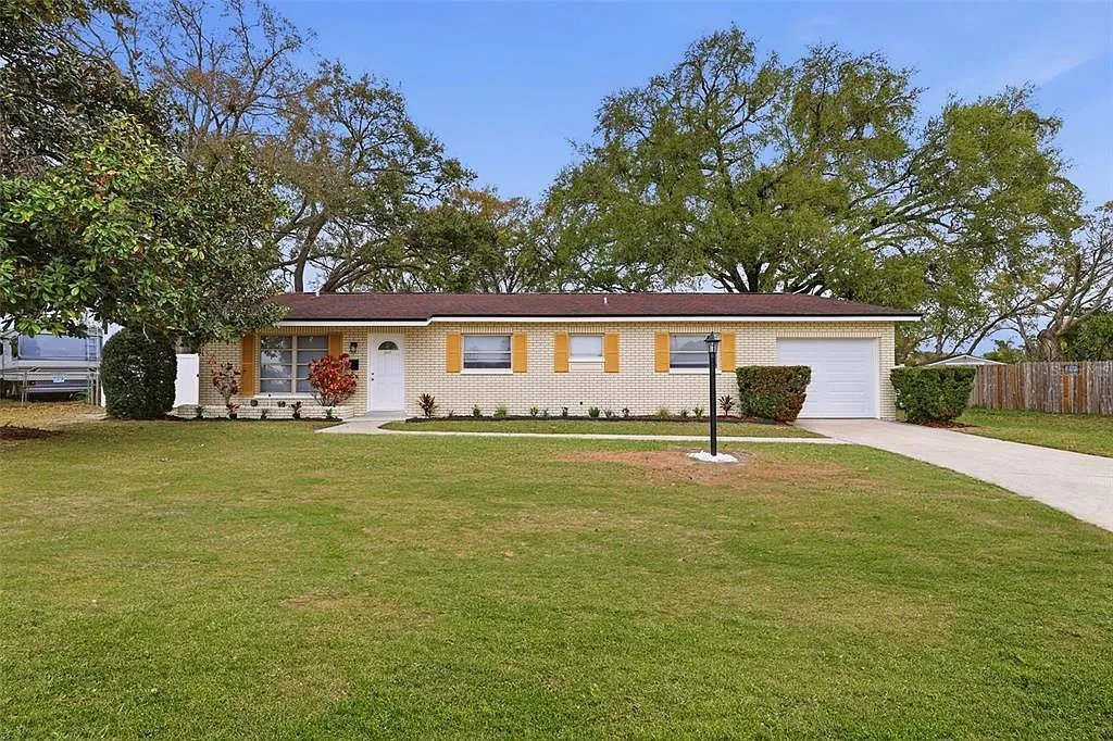 3 bed, 2.0 bath, 1724 sqft, $2,800 — Photo 1