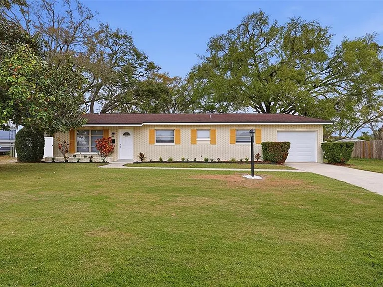 2327 W Knollwood Pl — Photo 1