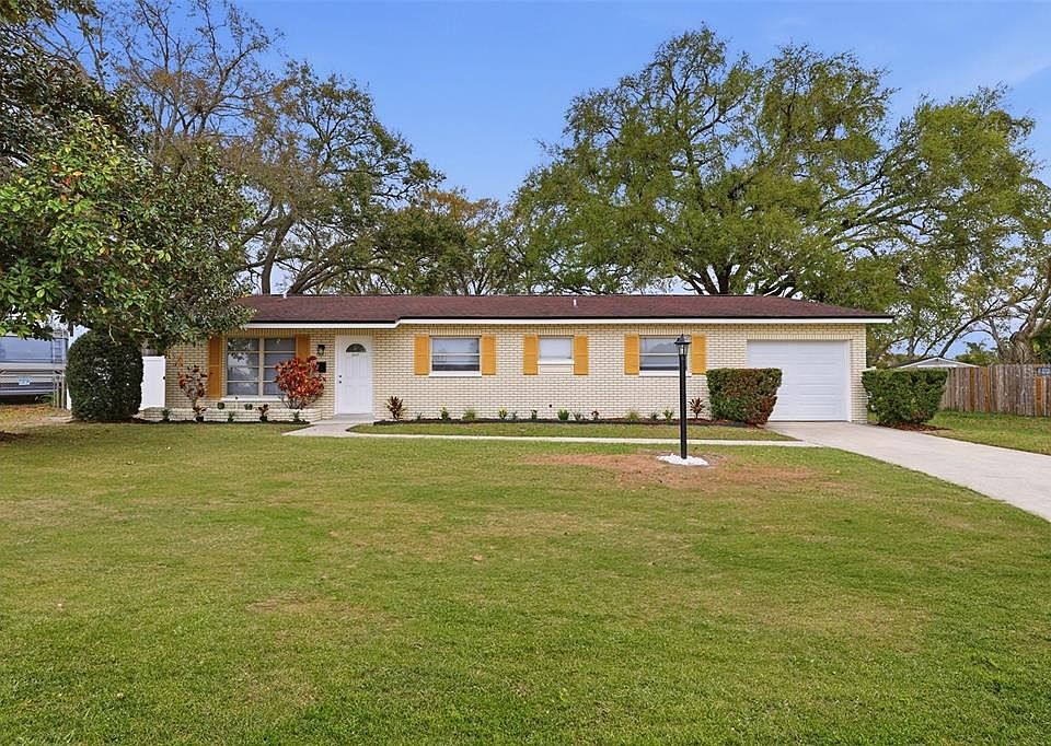 1st image of 2327 W Knollwood Pl