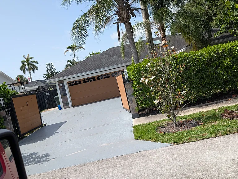 NW 35th Ln — Photo 2