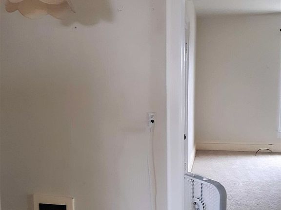 4th image of 1053 Washington Ave #3