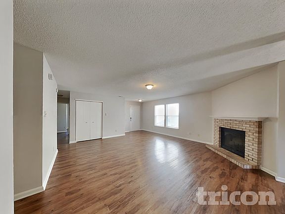 3rd image of 10393 Fairmont Ln