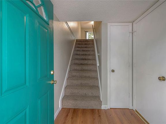 3rd image of 18900 Manor Dr #6