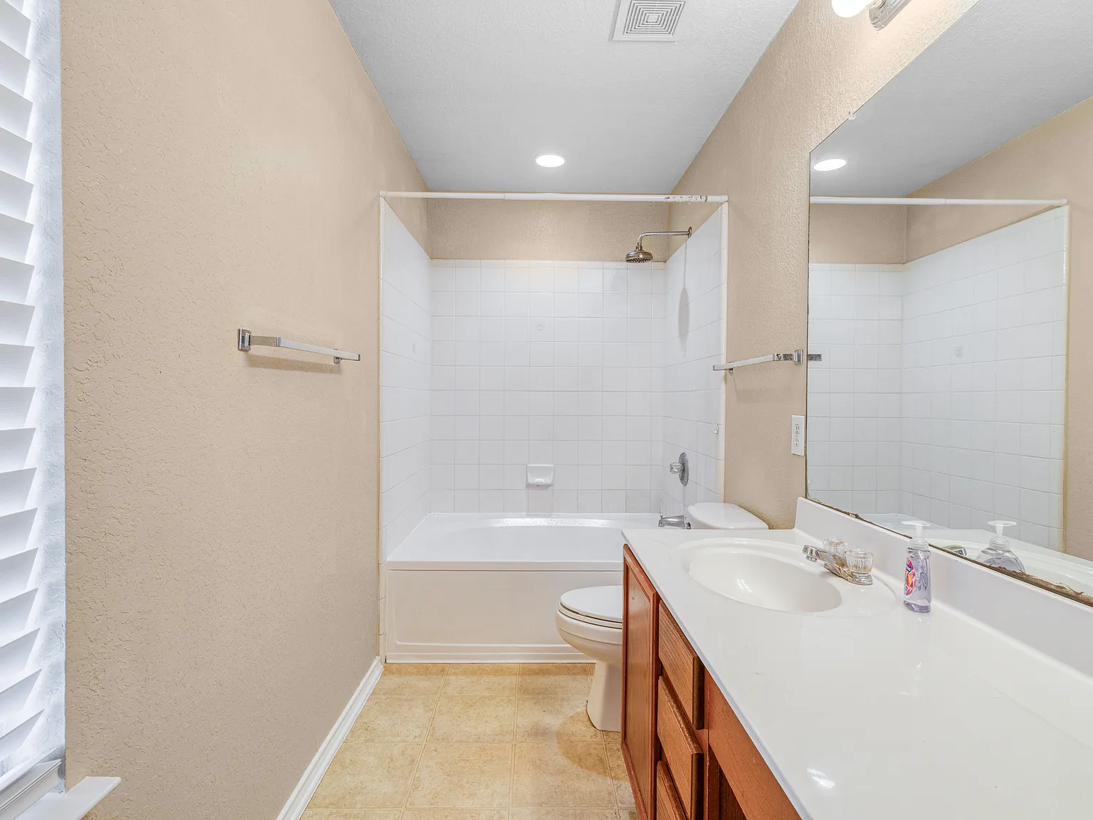 3 bed, 2.5 bath, 1446 sqft, $1,525 — Photo 2
