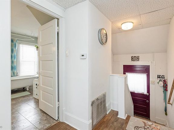 2nd image of 317-319 E 20th St #317