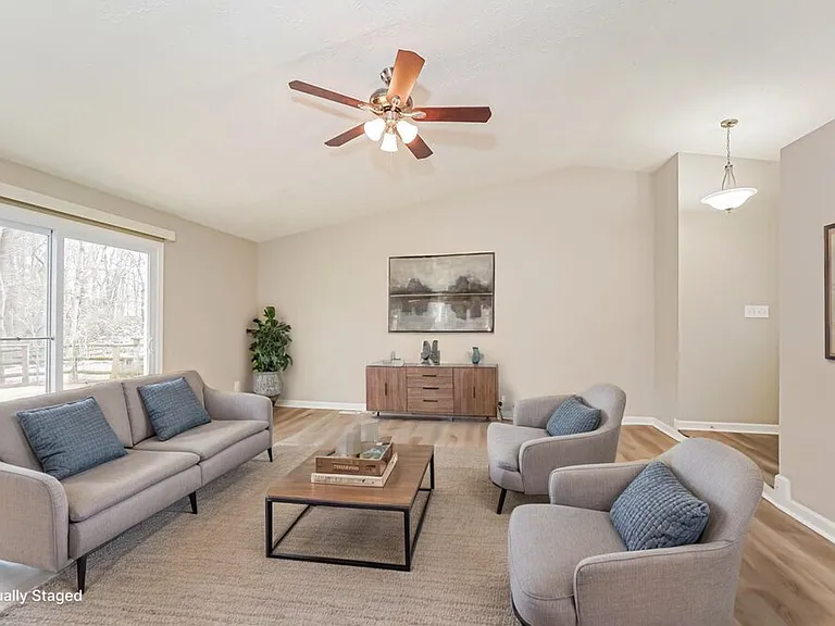 1531 Creekside Ln — Photo 6