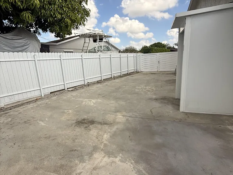 1077 Fernlea Dr #B — Photo 6