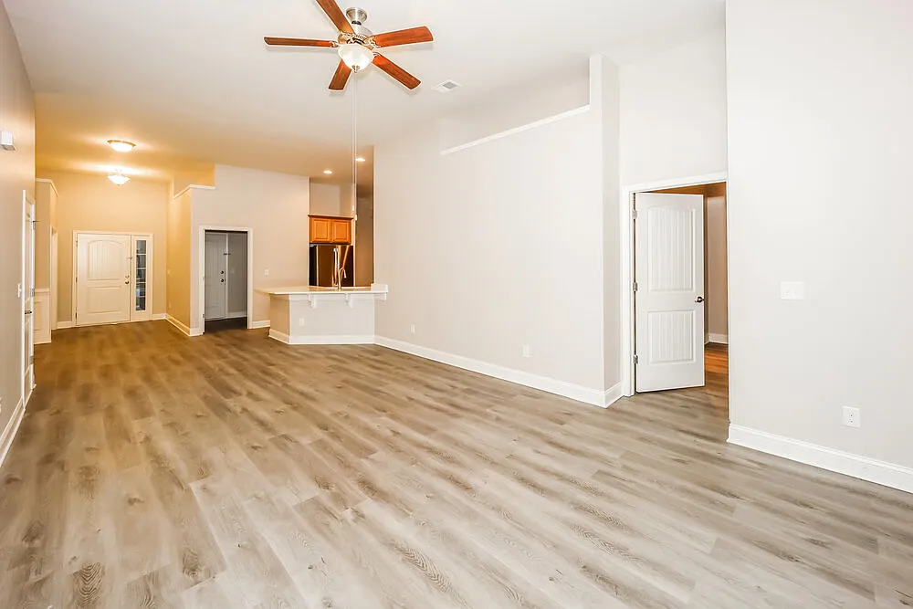 4 bed, 2.0 bath, 1935 sqft, $3,150 — Photo 4