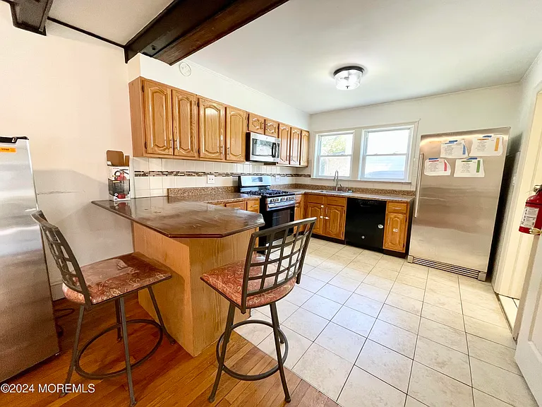 254 Lawrence Ave — Photo 5