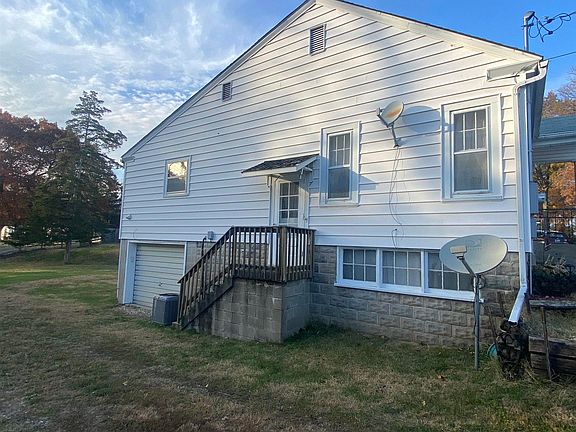 3rd image of 826 N Broadway St