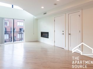 960 W Grace St #101, Chicago, IL 60613