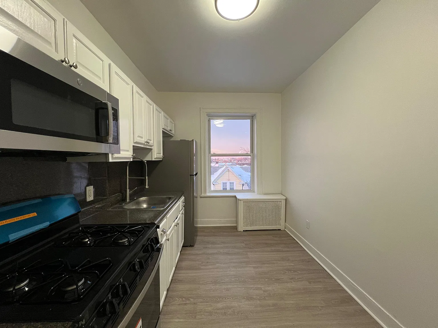 2 bed, 750 sqft, $2,100 — Photo 2