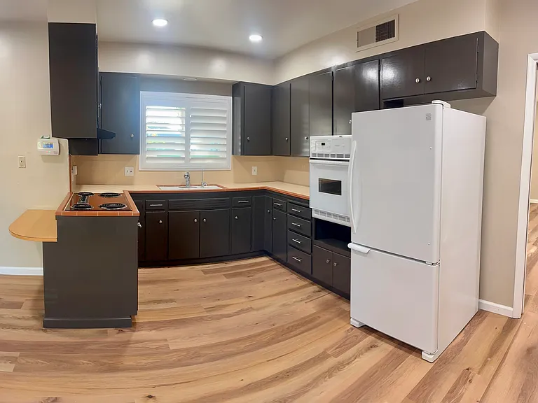 1416 S Church Ave — Photo 6