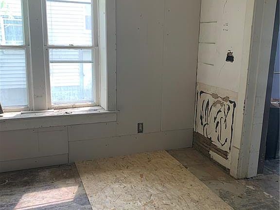 5th image of 1027 Johnston St