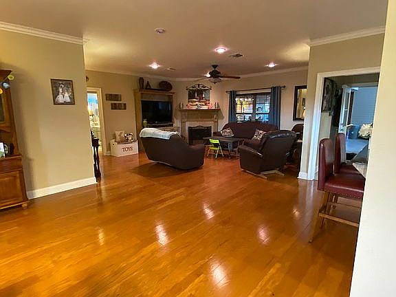 3rd image of 505 Victoria Ct