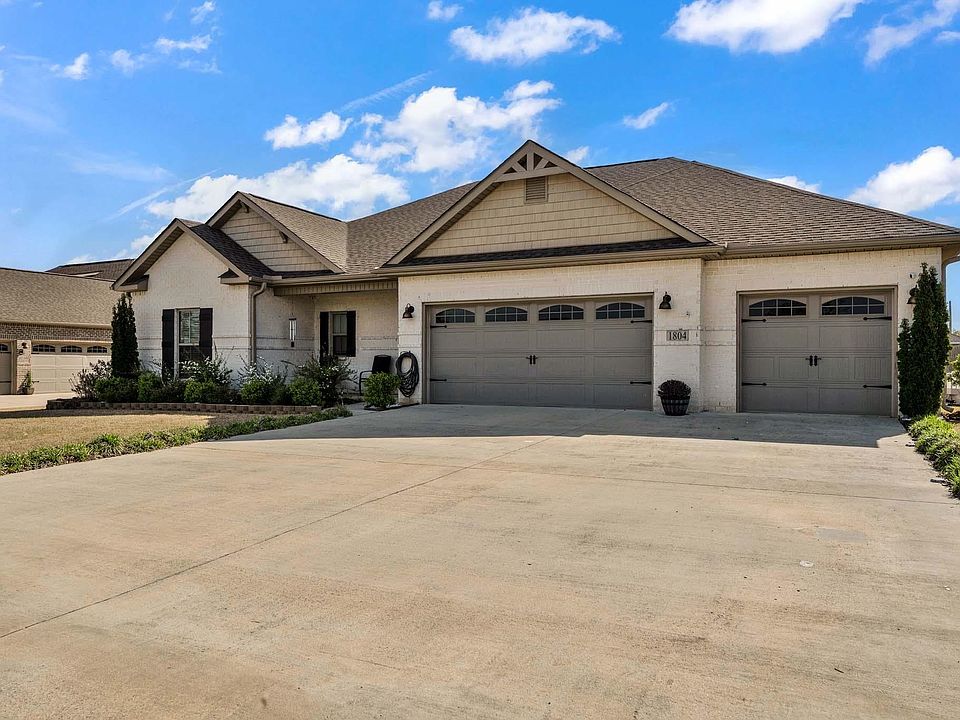 1st image of 1804 SE Meadowbrook Dr