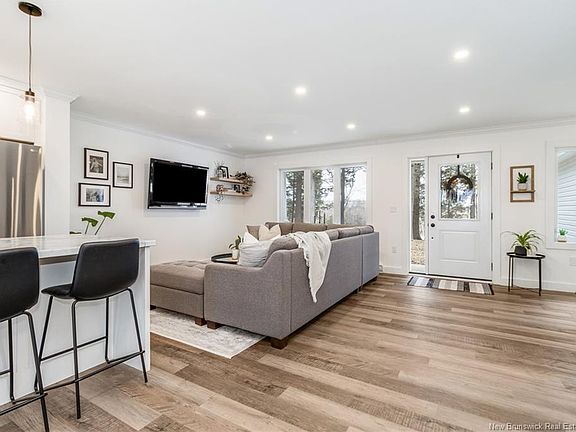 3rd image of 208 Crocks Point Rd