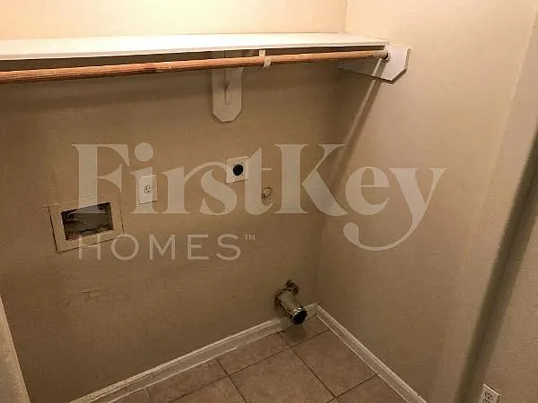 2920 La Estancia Ln — Photo 7
