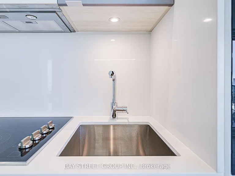 11 Yorkville Ave #2312 — Photo 16
