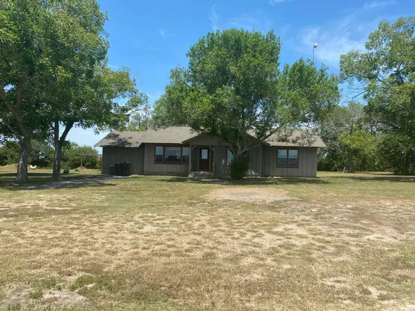 7742 Fm 443, Shiner, TX 77984