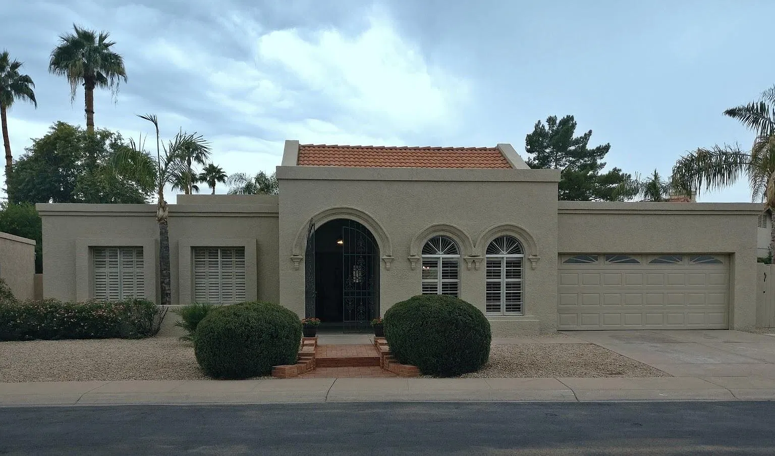 3 bed, 2220 sqft, $3,395 — Photo 2