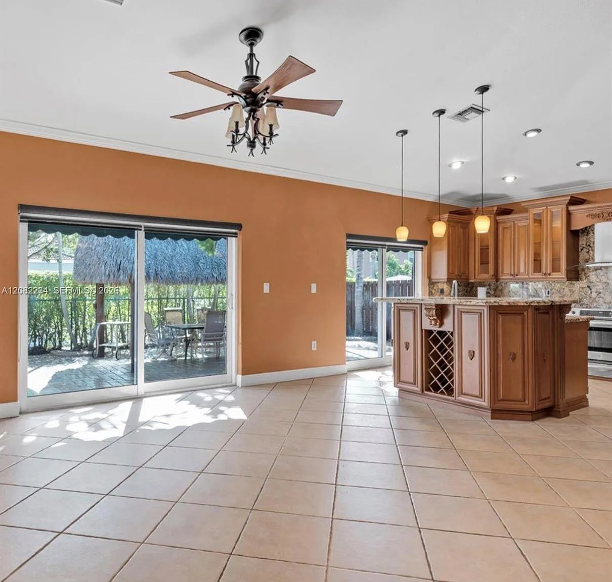 4 bed, 1908 sqft, $4,100 — Photo 4