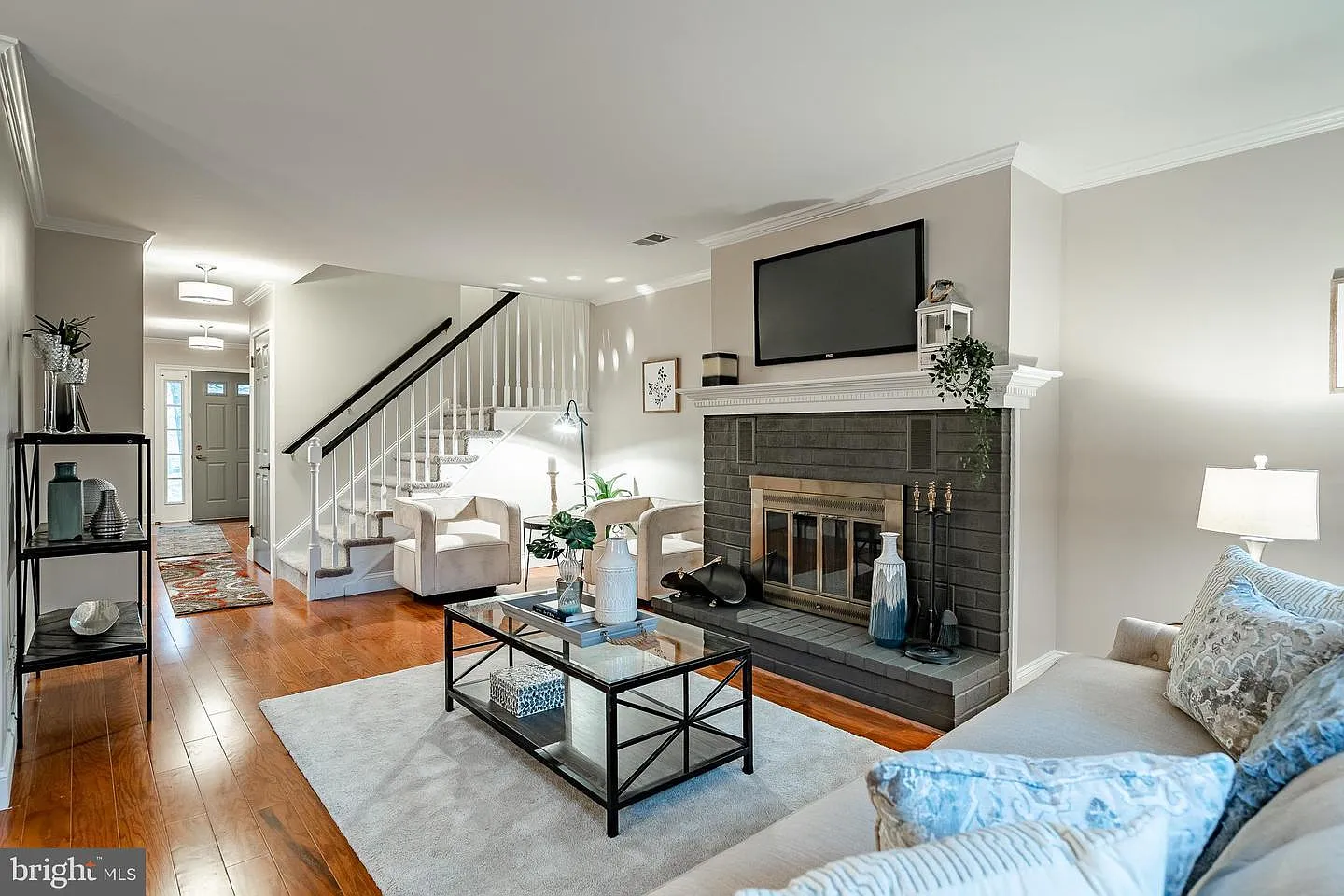 313 Albans Ct — Photo 3