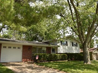 32 Chaucer Dr, Belleville, IL