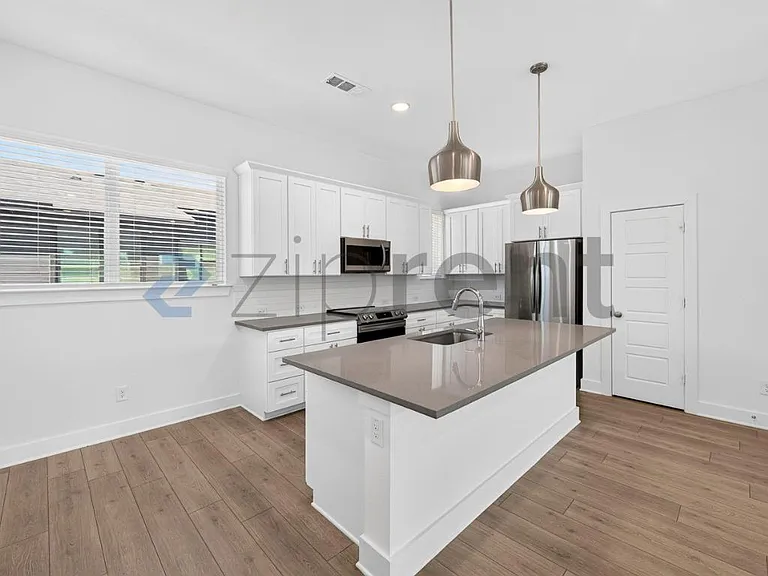 2802 Addison Park Ln — Photo 16