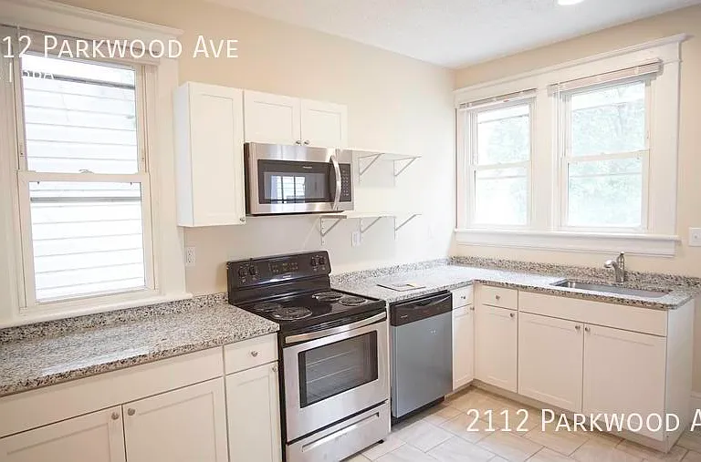 2112 Parkwood Ave — Photo 3