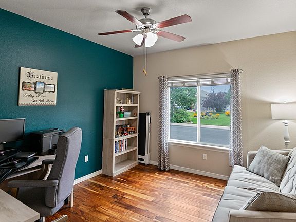 5th image of 633 Shoshone Ct