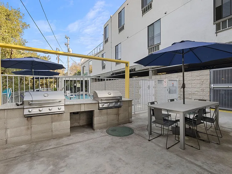 Arroyo LA Designer Studio Community Living — Photo 12