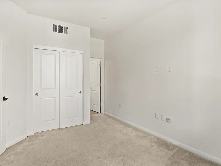 2703 Ferrara Cir — Photo 26