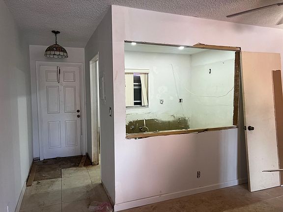 3rd image of 1450 N Riverside Drive #204