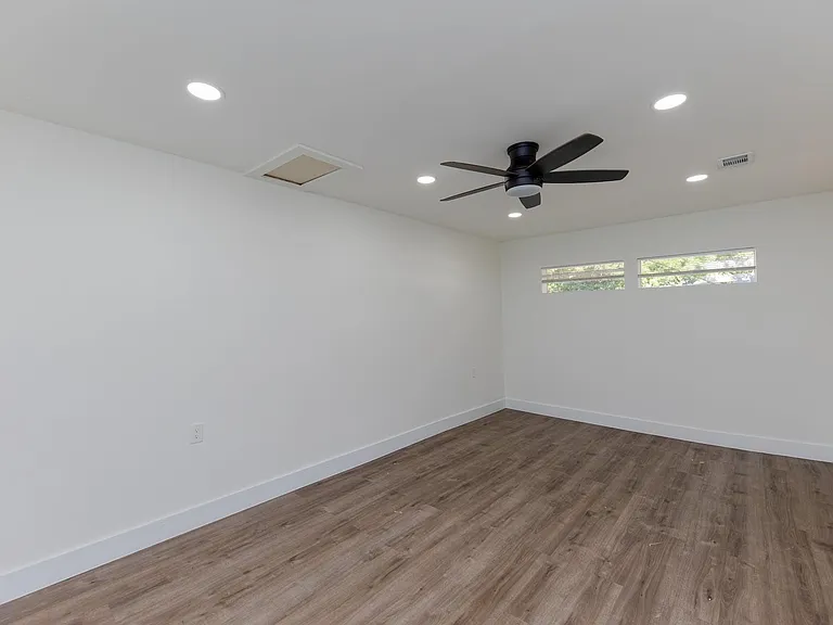 8405 Georgian Dr — Photo 23