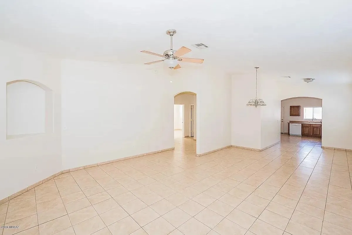 Building Photo - 5009 S Park Ave #1