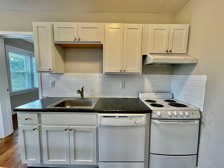 3713 Summit St #3715 — Photo 20