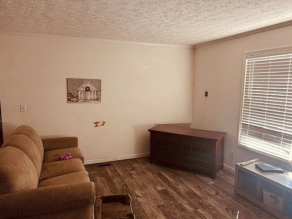 2nd image of 104 Quail Rd