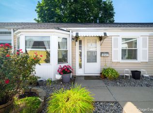 7767 Coachman Ln, Jenison, MI 49428